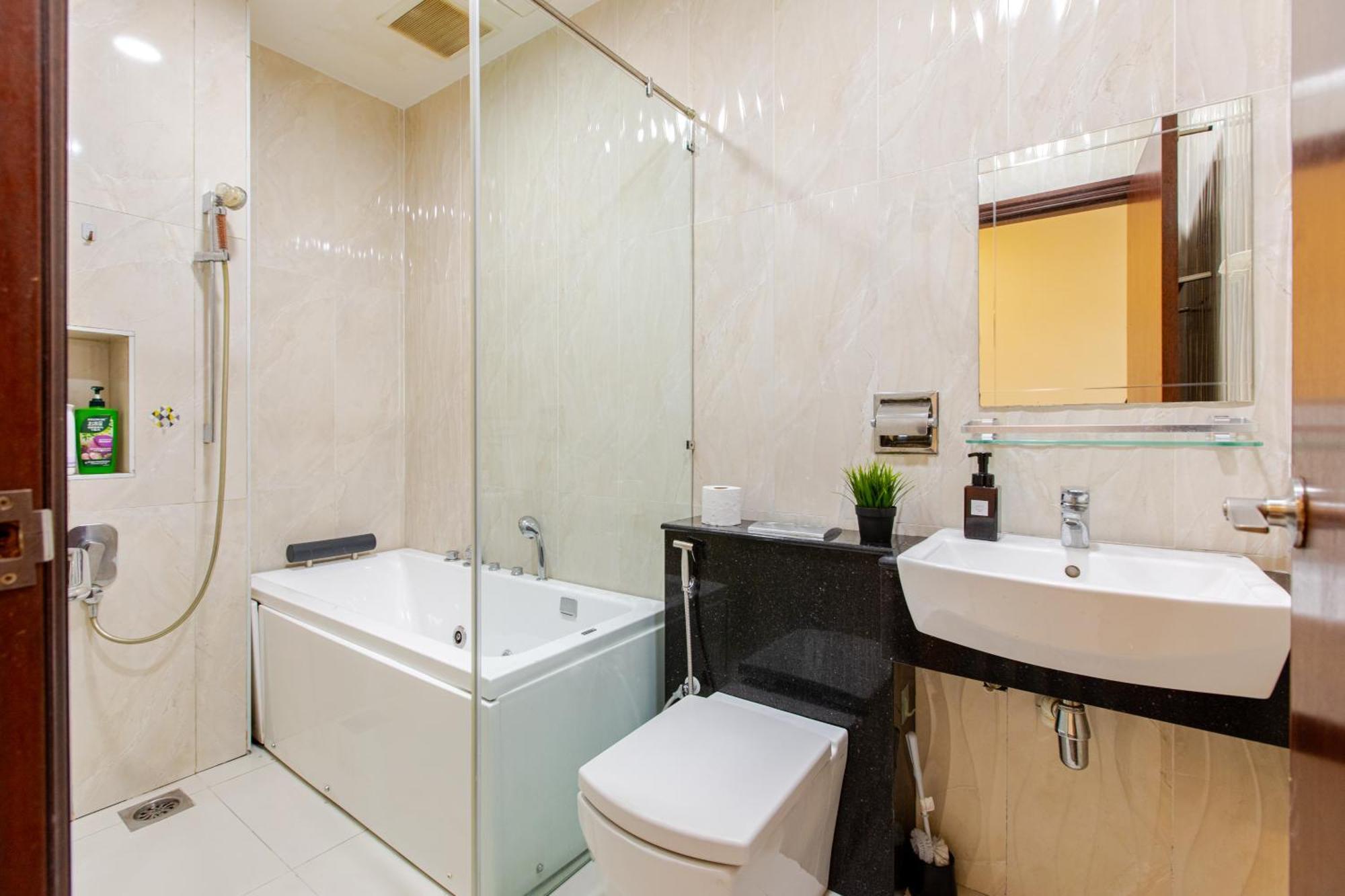 Paragon Suites Studios With Private Jacuzzi Near Ciq Rts ジョホールバル エクステリア 写真