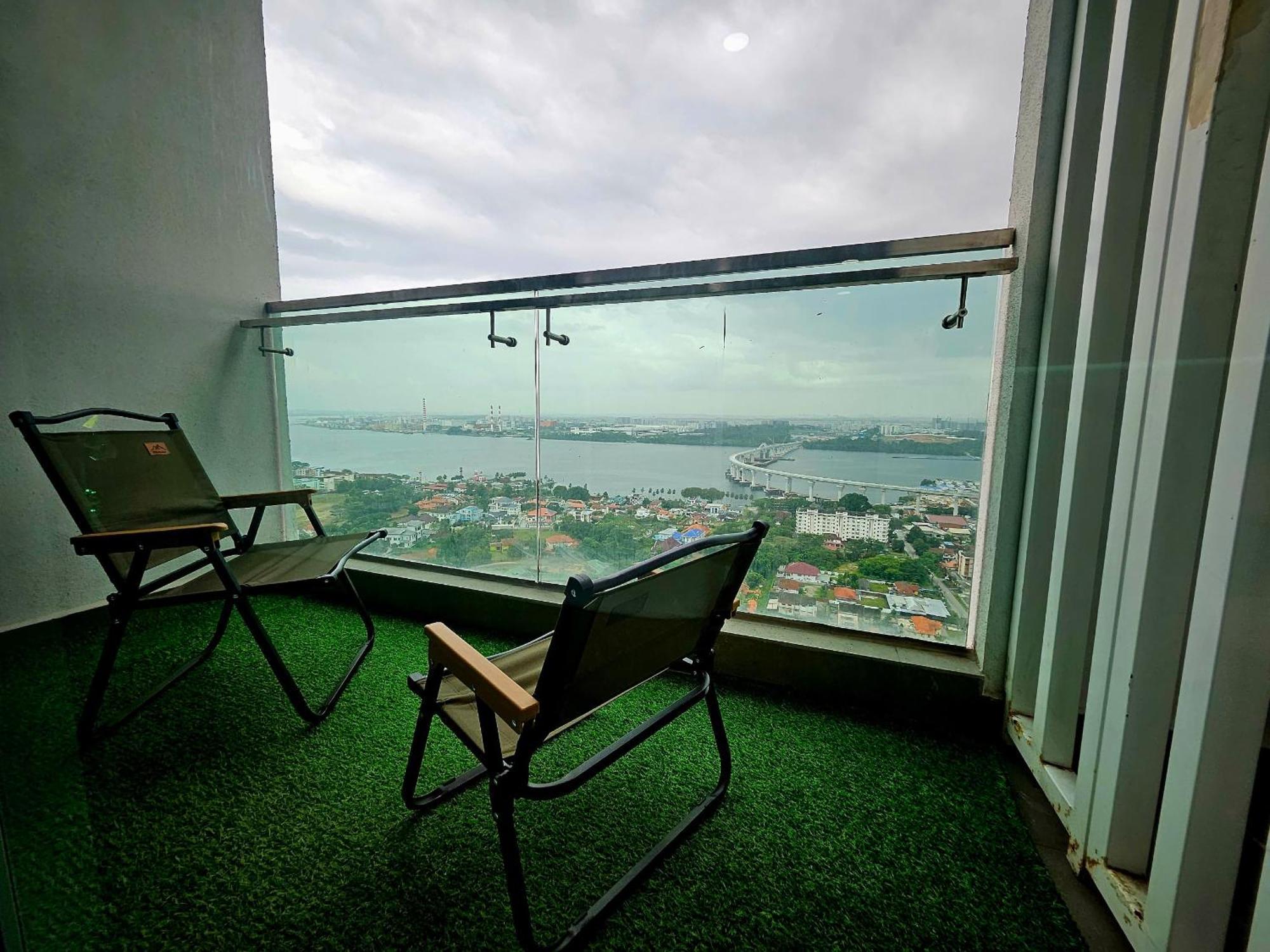 Paragon Suites Studios With Private Jacuzzi Near Ciq Rts ジョホールバル エクステリア 写真