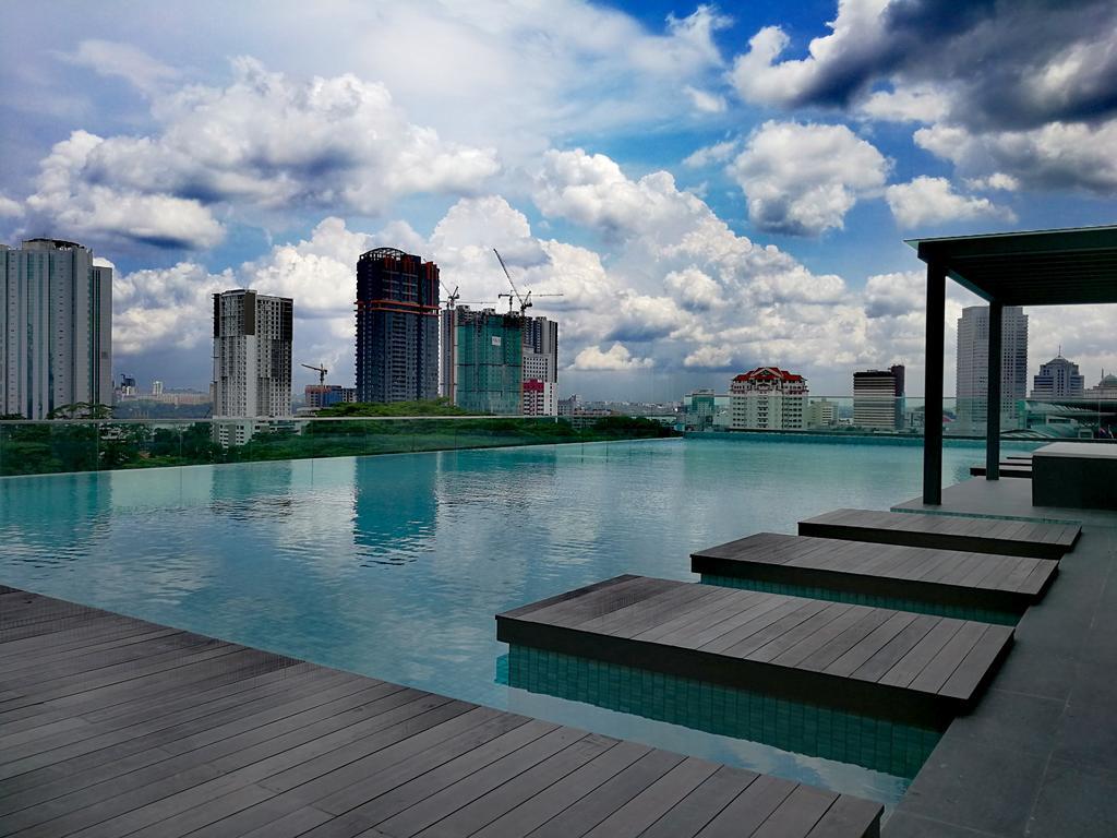 Paragon Suites Studios With Private Jacuzzi Near Ciq Rts ジョホールバル エクステリア 写真